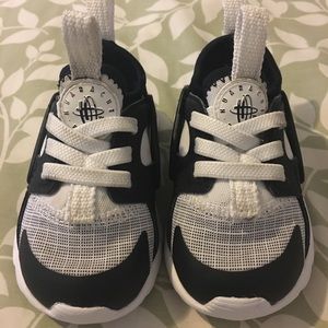 Nike Huaraches Black And White